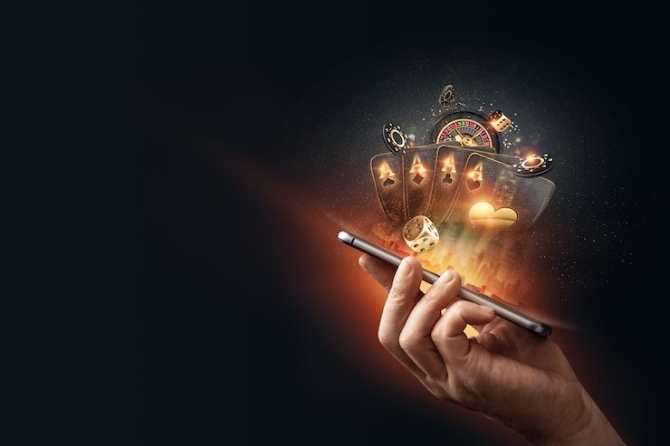 Pengguna membaca syarat bonus dari ponsel